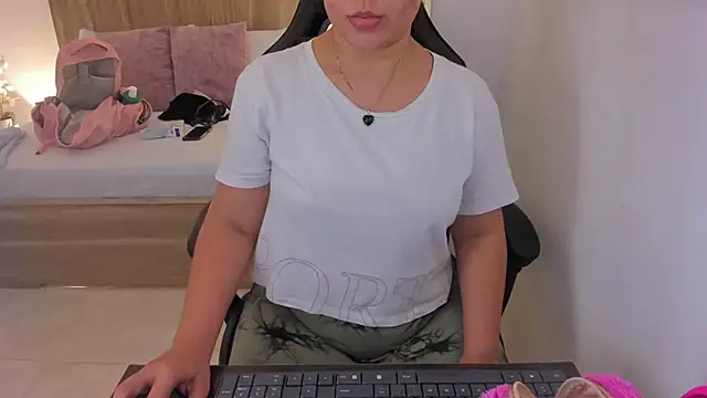 Snapshot of izaro22 chatting on 02-07-25, 07:06 izaro22 online show from 02-07-25, 07:06