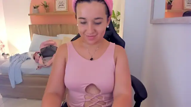 Snapshot of izaro22 chatting on 03-15-25, 02:24 izaro22 online show from 03-15-25, 02:24