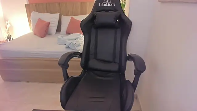 Snapshot of izaro22 chatting on 03-21-25, 08:28 izaro22 online show from 03-21-25, 08:28