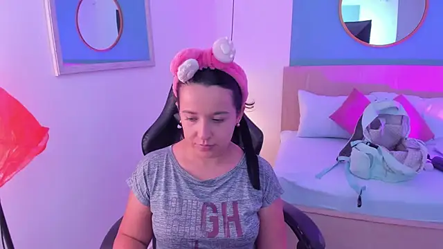 Snapshot of izaro22 chatting on 09-10-25, 02:22 izaro22 online show from 09-10-25, 02:22