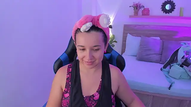 Snapshot of izaro22 chatting on 09-11-25, 01:00 izaro22 online show from 09-11-25, 01:00