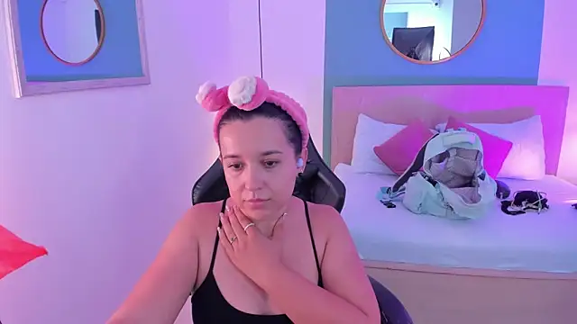 Snapshot of izaro22 chatting on 09-13-25, 02:22 izaro22 online show from 09-13-25, 02:22