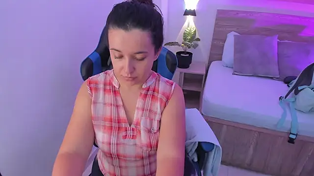 Snapshot of izaro22 chatting on 09-16-25, 01:12 izaro22 online show from 09-16-25, 01:12