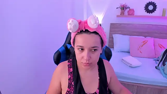 Snapshot of izaro22 chatting on 09-29-25, 12:54 izaro22 online show from 09-29-25, 12:54