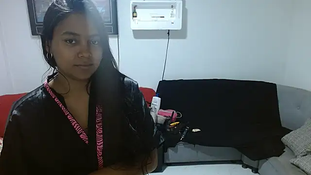 Snapshot of Chiara_petterson chatting on 02-13-25, 04:00 Chiara petterson online show from 02-13-25, 04:00