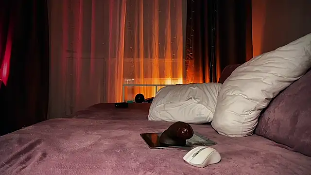 Pi-x-ie online show from 02-08-26, 04:10