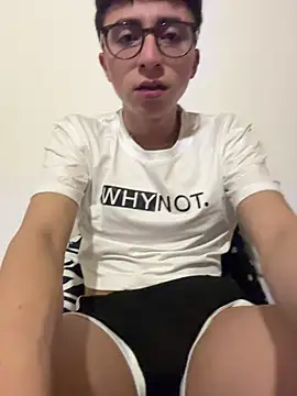 CamiRojas boy online show from 10-31-25, 04:13