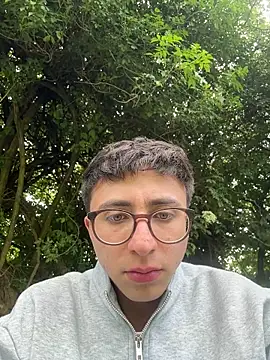 Snapshot of CamiRojas_boy chatting on 05-06-26, 06:35 CamiRojas boy online show from 05-06-26, 06:35