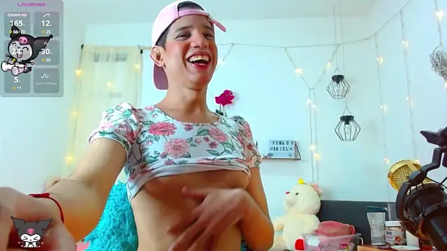 Snapshot of Ariel_Femboy_ chatting on 01-05-25, 02:49 Ariel Femboy online show from 01-05-25, 02:49