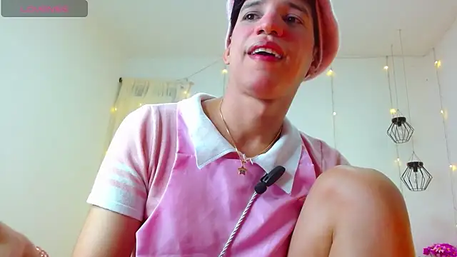 Snapshot of Ariel_Femboy_ chatting on 02-07-25, 12:20 Ariel Femboy online show from 02-07-25, 12:20