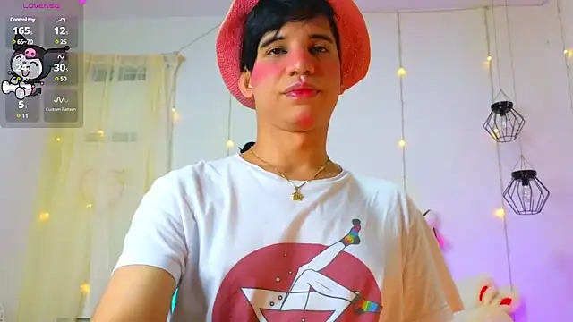 Snapshot of Ariel_Femboy_ chatting on 03-21-25, 05:00 Ariel Femboy online show from 03-21-25, 05:00