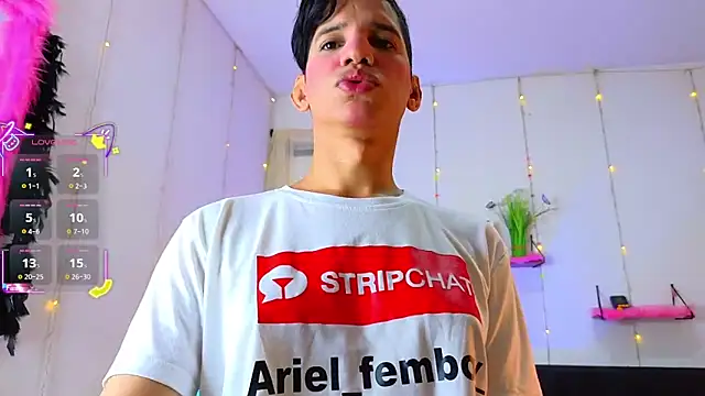 Snapshot of Ariel_Femboy_ chatting on 09-19-25, 04:47 Ariel Femboy online show from 09-19-25, 04:47