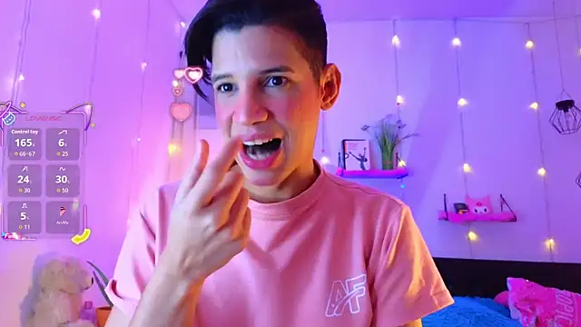 Snapshot of Ariel_Femboy_ chatting on 10-09-25, 03:04 Ariel Femboy online show from 10-09-25, 03:04