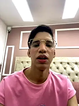 Snapshot of Ariel_Femboy_ chatting on 11-18-25, 08:35 Ariel Femboy online show from 11-18-25, 08:35