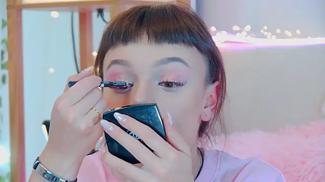 Snapshot of ElisabethDavis chatting on 09-17-25, 03:24 ElisabethDavis online show from 09-17-25, 03:24