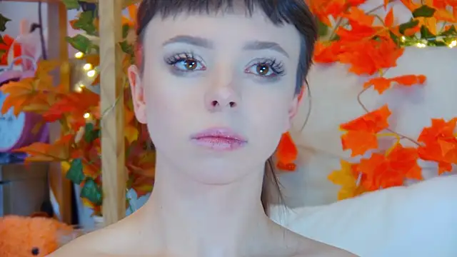 Snapshot of ElisabethDavis chatting on 10-16-25, 06:09 ElisabethDavis online show from 10-16-25, 06:09