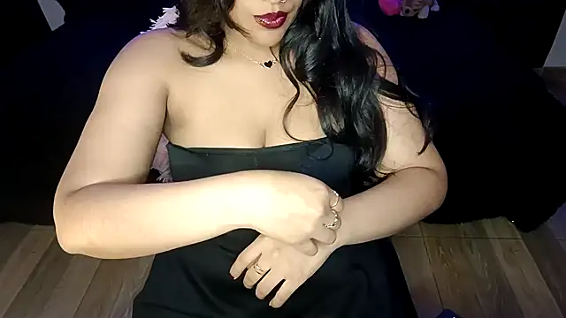 Lucy kanne online show from 12-22-24, 06:06