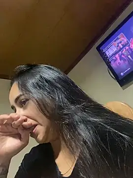 Snapshot of Vaiolet_a chatting on 02-22-26, 06:24 Vaiolet a online show from 02-22-26, 06:24