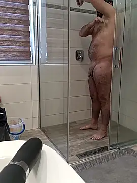 Snapshot of Nikeyone2 chatting on 11-24-25, 12:05 Nikeyone2 online show from 11-24-25, 12:05