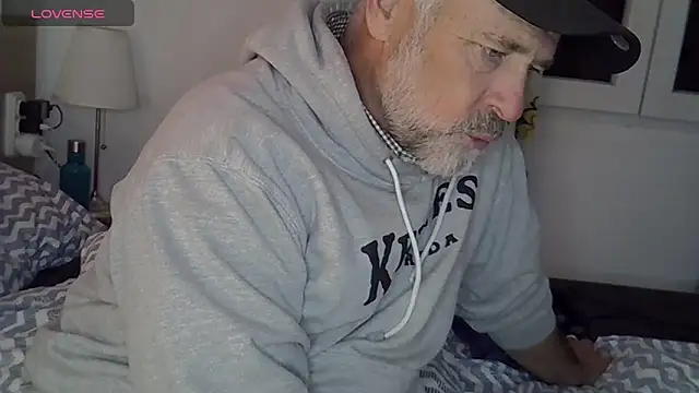 Snapshot of DaddybearVLC chatting on 02-14-25, 10:14 DaddybearVLC online show from 02-14-25, 10:14