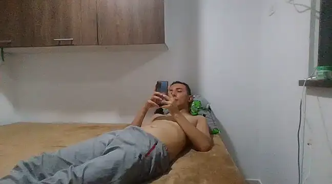 Snapshot of axeldaviid chatting on 03-14-25, 01:48 axeldaviid online show from 03-14-25, 01:48