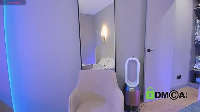 Wallflowerr online show from 10-01-25, 06:25