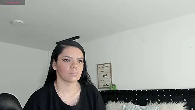 natasha logan  online show from 01-26-25, 03:59