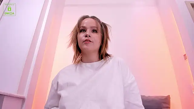 Snapshot of ErikaLust chatting on 12-09-24, 04:12 ErikaLust online show from 12-09-24, 04:12