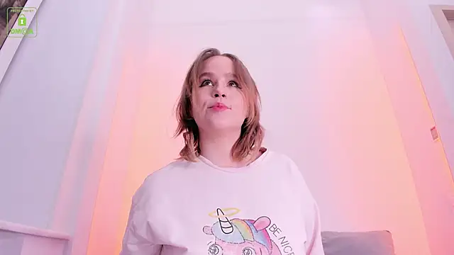 Snapshot of ErikaLust chatting on 12-29-24, 04:16 ErikaLust online show from 12-29-24, 04:16