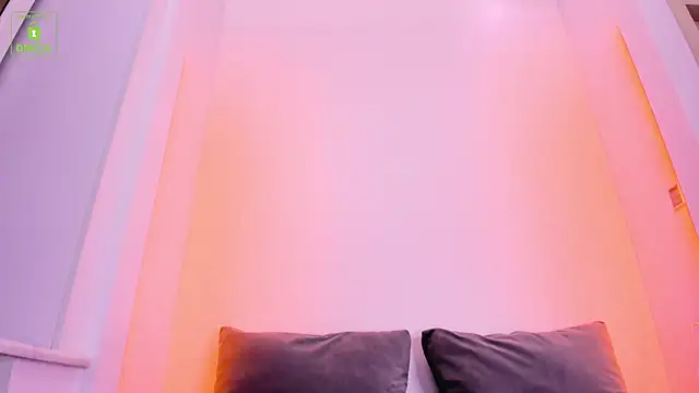 Snapshot of ErikaLust chatting on 01-05-25, 04:14 ErikaLust online show from 01-05-25, 04:14