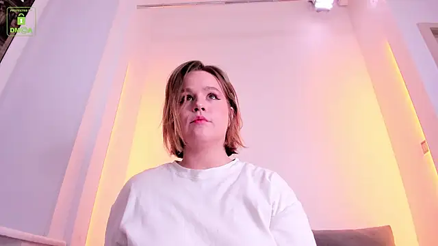 Snapshot of ErikaLust chatting on 03-06-25, 04:19 ErikaLust online show from 03-06-25, 04:19