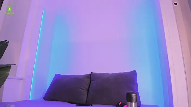 Snapshot of ErikaLust chatting on 10-16-25, 04:35 ErikaLust online show from 10-16-25, 04:35