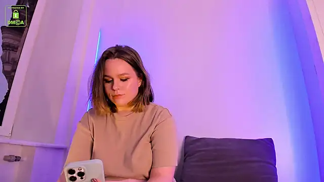 Snapshot of ErikaLust chatting on 10-23-25, 04:12 ErikaLust online show from 10-23-25, 04:12