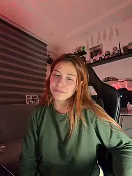 Snapshot of crystal_bunny7 chatting on 10-31-25, 01:50 crystal bunny7 online show from 10-31-25, 01:50