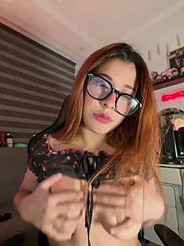 Snapshot of crystal_bunny7 chatting on 12-14-25, 02:17 crystal bunny7 online show from 12-14-25, 02:17