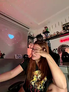 Snapshot of crystal_bunny7 chatting on 12-21-25, 02:51 crystal bunny7 online show from 12-21-25, 02:51