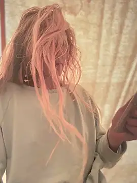 GoldenFlameGoddess online show from 04-16-26, 03:46