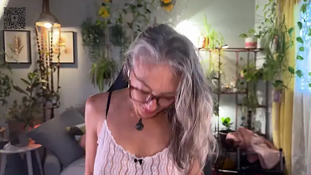 Snapshot of sunniedayz_ chatting on 09-16-25, 03:24 sunniedayz  online show from 09-16-25, 03:24