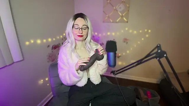 Snapshot of Starr1123 chatting on 12-04-25, 01:15 Starr1123 online show from 12-04-25, 01:15