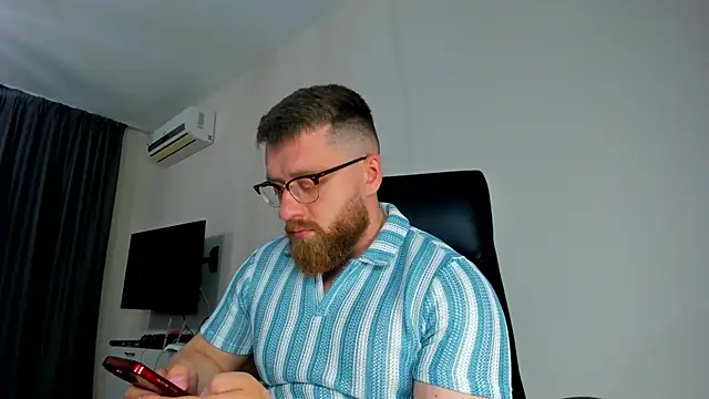 Snapshot of Findom_guy chatting on 04-29-26, 05:17 Findom guy online show from 04-29-26, 05:17