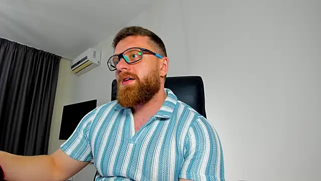 Snapshot of Findom_guy chatting on 05-07-26, 06:24 Findom guy online show from 05-07-26, 06:24