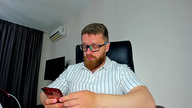 Snapshot of Findom_guy chatting on 05-10-26, 10:42 Findom guy online show from 05-10-26, 10:42