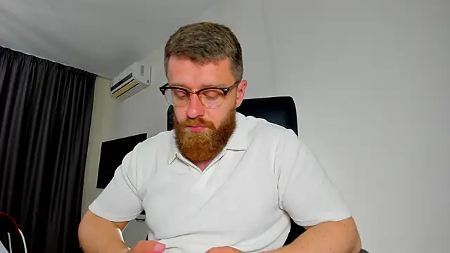 Snapshot of Findom_guy chatting on 05-11-26, 11:16 Findom guy online show from 05-11-26, 11:16