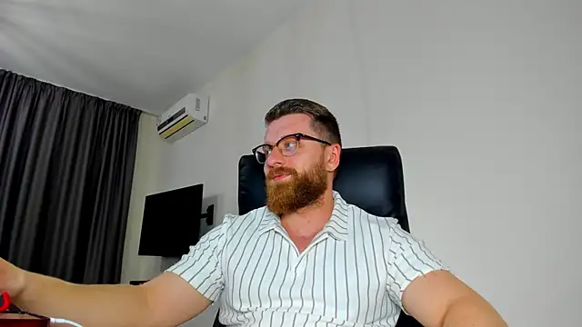 Snapshot of Findom_guy chatting on 05-16-26, 04:50 Findom guy online show from 05-16-26, 04:50