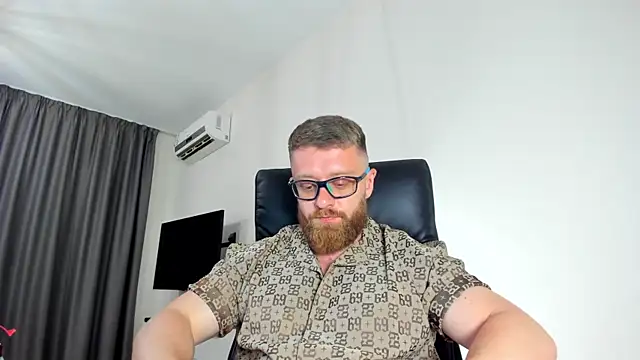 Snapshot of Findom_guy chatting on 05-29-26, 07:45 Findom guy online show from 05-29-26, 07:45
