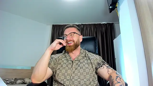 Snapshot of Findom_guy chatting on 06-18-26, 04:22 Findom guy online show from 06-18-26, 04:22