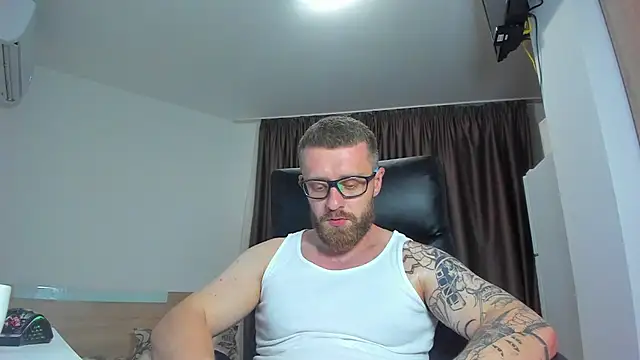 Snapshot of Findom_guy chatting on 07-28-26, 06:07 Findom guy online show from 07-28-26, 06:07