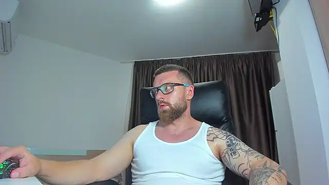 Snapshot of Findom_guy chatting on 07-28-26, 06:20 Findom guy online show from 07-28-26, 06:20
