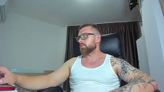 Snapshot of Findom_guy chatting on 07-28-26, 07:39 Findom guy online show from 07-28-26, 07:39