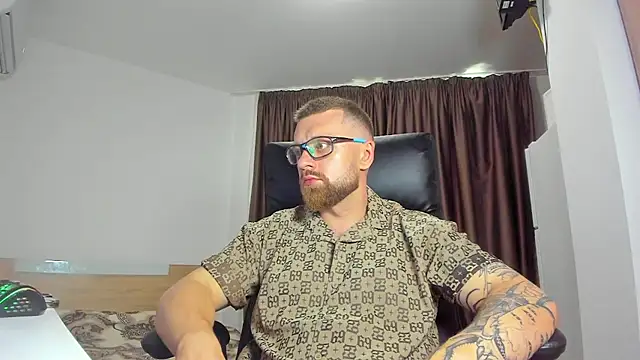 Snapshot of Findom_guy chatting on 07-29-26, 01:09 Findom guy online show from 07-29-26, 01:09